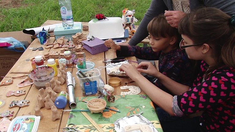 Om en Om en Om (3+) — familie-kids in Helmond